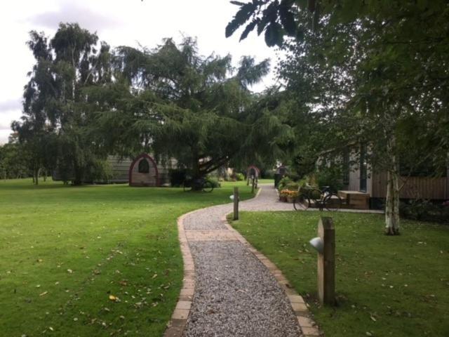 Belle Vista Glamping & Camping Йорк Екстериор снимка